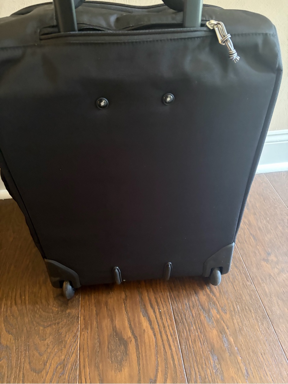 Vera Bradley Black Rolling Travel Bag with Telescoping Handle and wheels